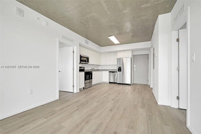 Building Photo - 475 NE 125th St