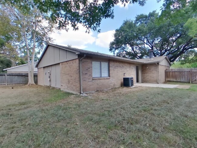 Building Photo - 22703 Post Gate Dr