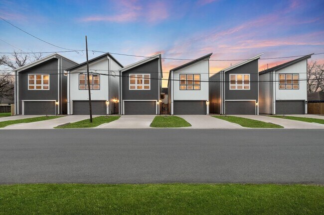 Building Photo - 4220 McKinley St