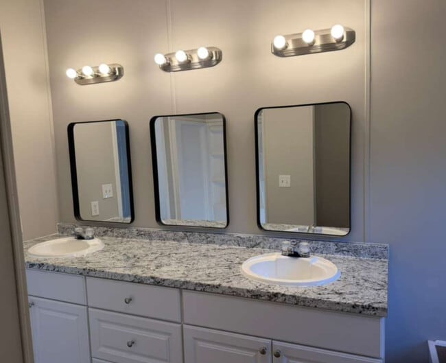 Building Photo - 379 Brookside Dr