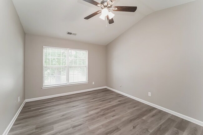 Building Photo - 7020 Long Run Ln