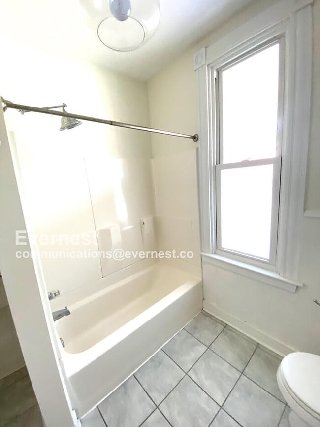 Building Photo - 523 N 31st St