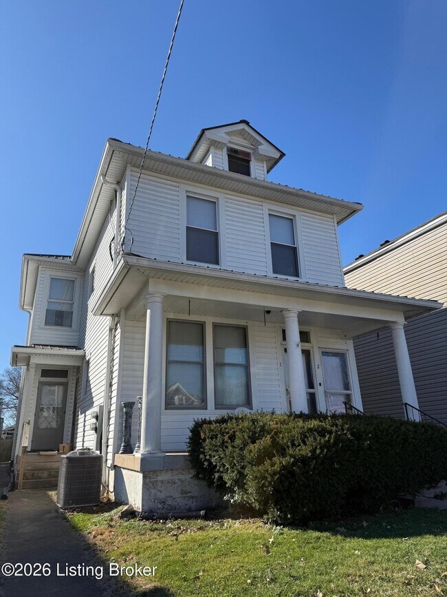 Building Photo - 1002 Charles St