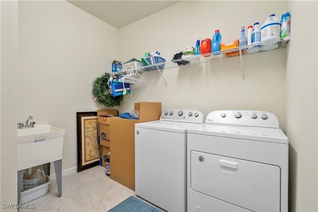 Building Photo - 42983 Wiregrass Ln