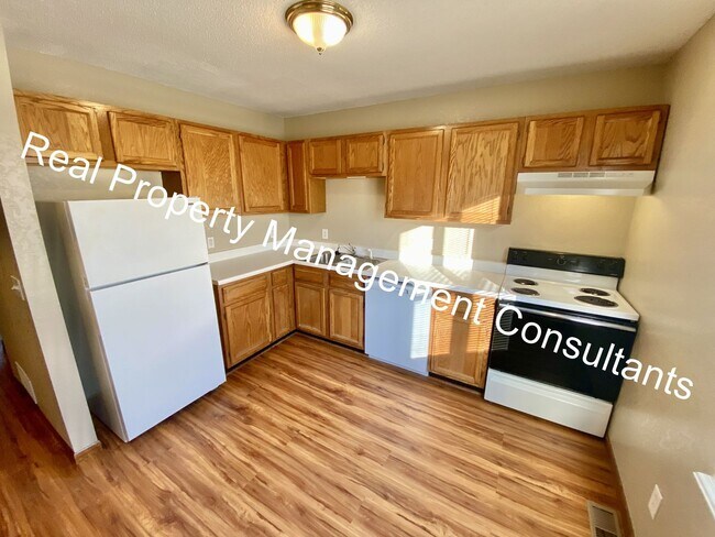 Building Photo - Redbud Ridge 7