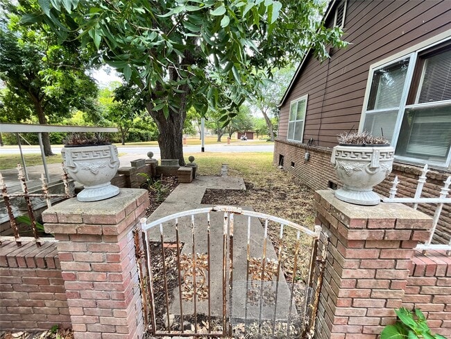 Building Photo - 103 E Stone St