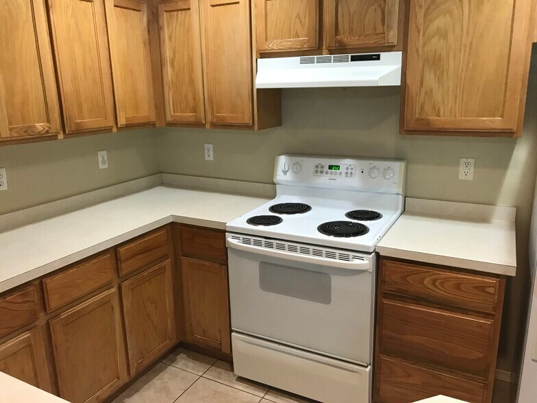 Building Photo - 3013 Main St