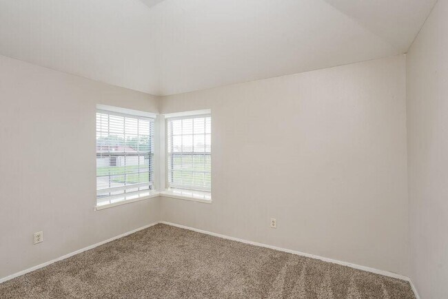 Building Photo - 5907 Beaconridge Dr