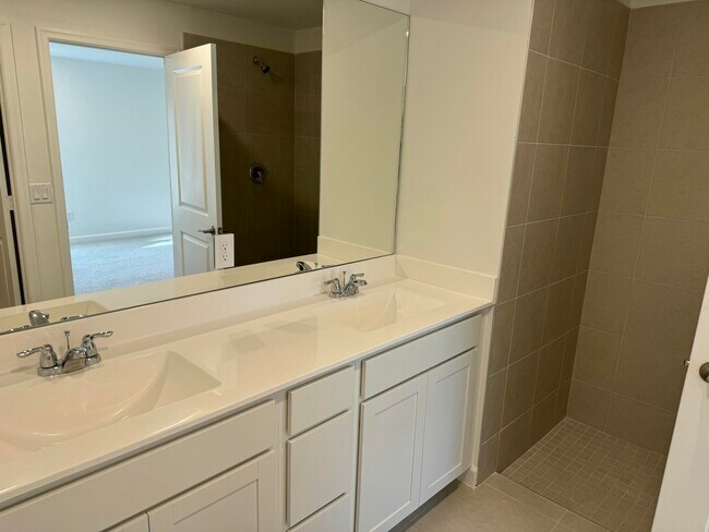 Building Photo - 10468 NW Suncrest Lp