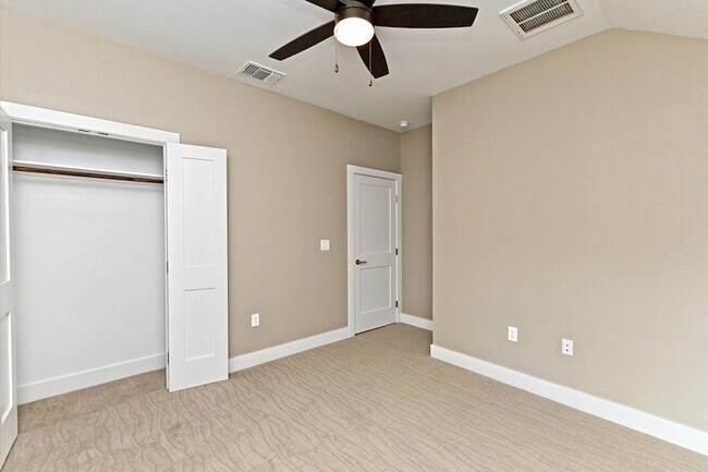 Building Photo - 1202 Cometa St