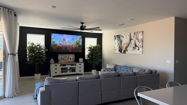 Building Photo - 40586 W Crane Dr