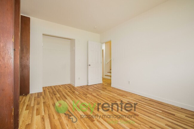 Building Photo - 15433 22nd Ave SW