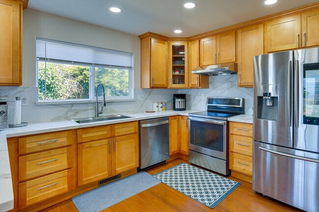 Building Photo - 5370 Bay Pointe Ct