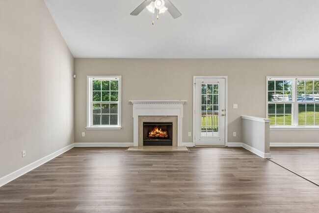 Building Photo - 2601 Danbury Cir