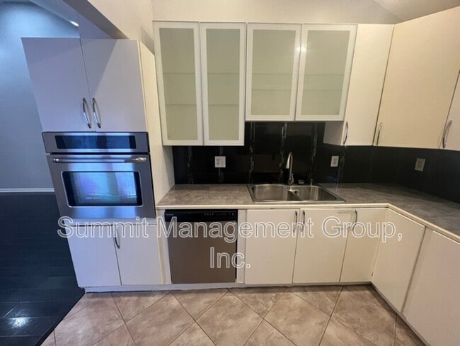 Building Photo - 6381 Klondike River Rd