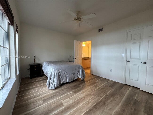 Building Photo - 2557 Centergate Dr