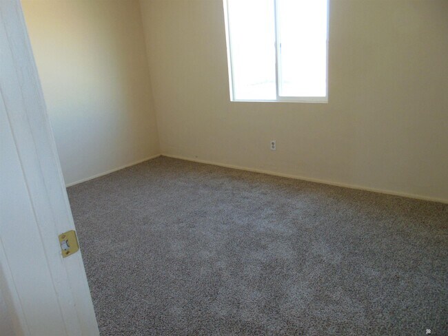 Building Photo - 2070 E La Mesa St