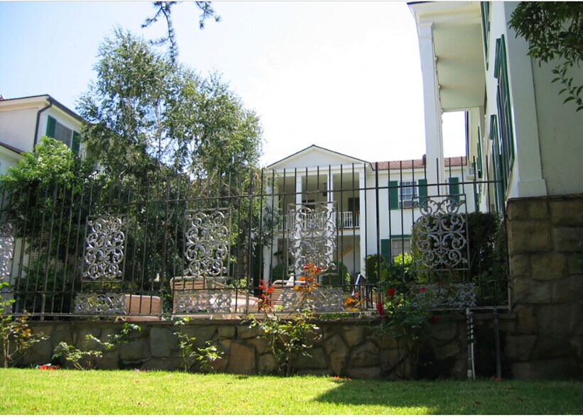 Building Photo - 4024-4028 Los Feliz Blvd