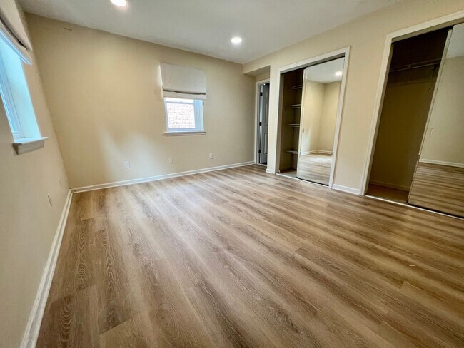 Building Photo - Stunning 1-Bedroom Apartment on the Main Line! Available Mid-October!