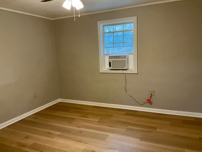 Building Photo - 1405 Pine St