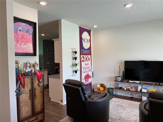 Building Photo - 2960 W McLaren Dr