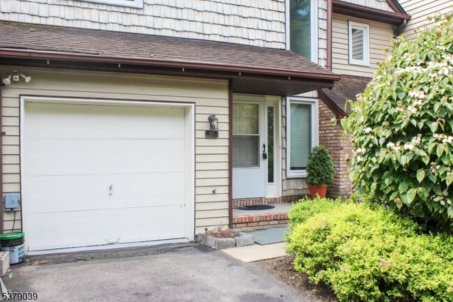 Building Photo - 15 Averell Dr