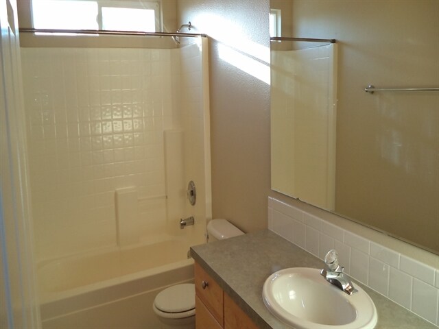 Building Photo - 1439 W Crenshaw St