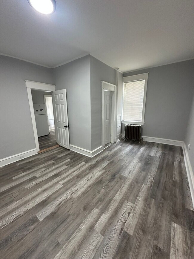 Building Photo - 117 N Front St