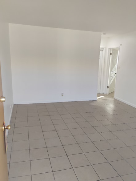 Building Photo - 14129 Vanowen St