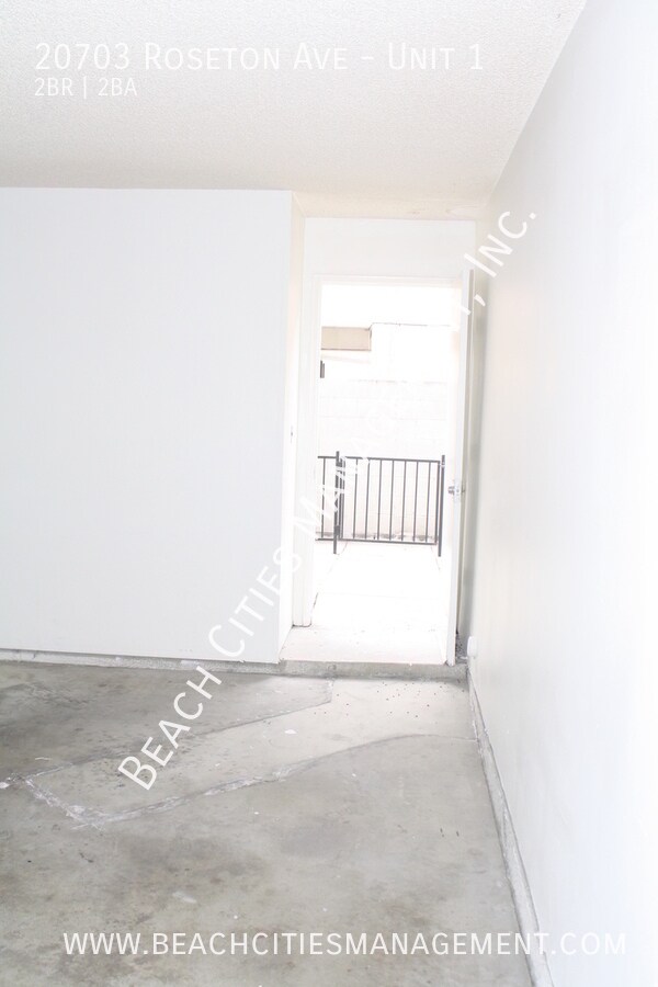 Building Photo - 20703 Roseton Ave