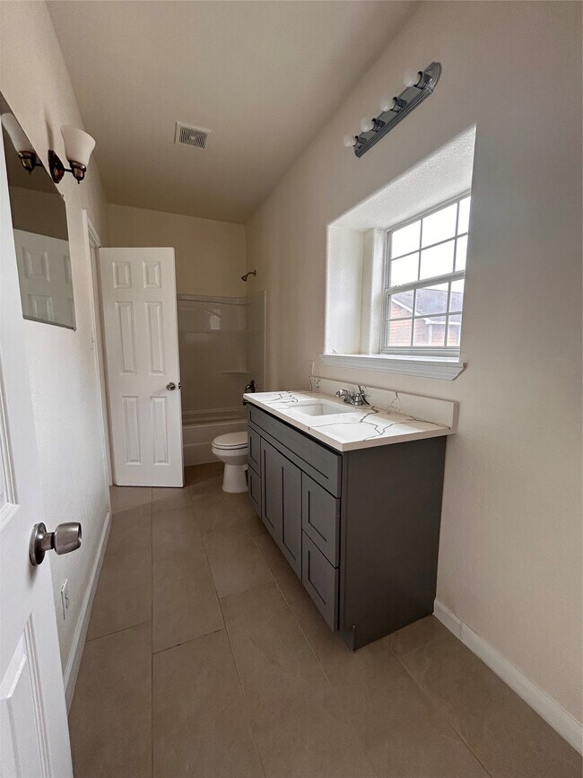 Building Photo - 6841 Larkstone St