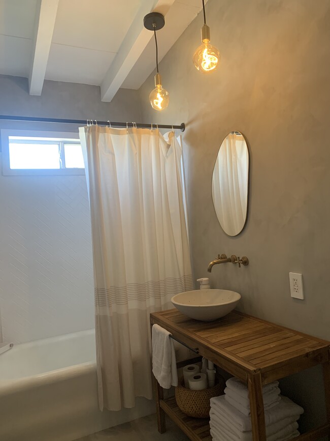 Renovated bathroom - 6125 Mojave Ave