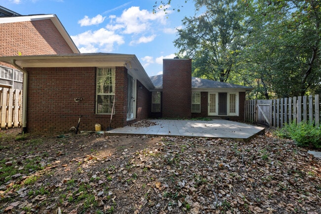 Building Photo - 2101 Fox Ridge Rd