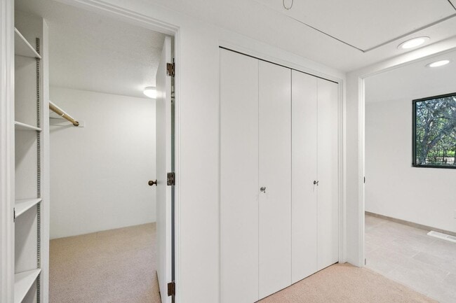 Building Photo - Charming 4BR Home Available in Private Portola Valley Cul de Sac