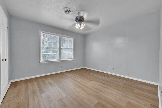 Building Photo - 4413 6th Ave