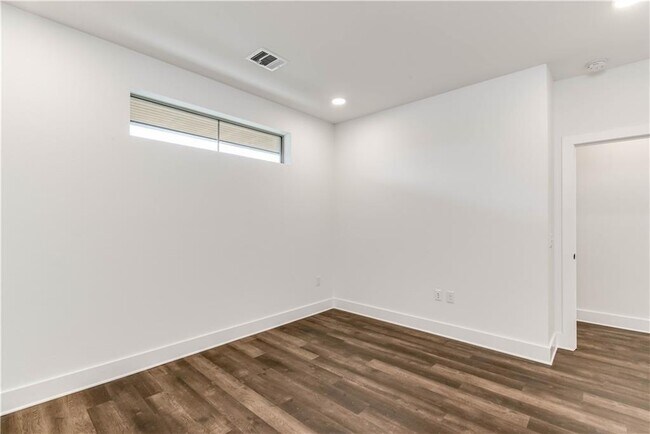 Building Photo - 4704 Sunset Trail