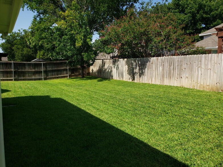 Building Photo - 7805 Brook Meadow ln