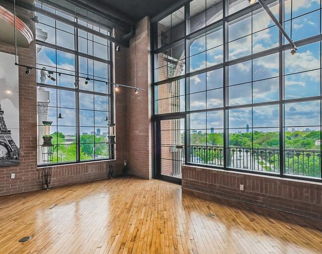 Building Photo - 1025 Shepherd-441.222