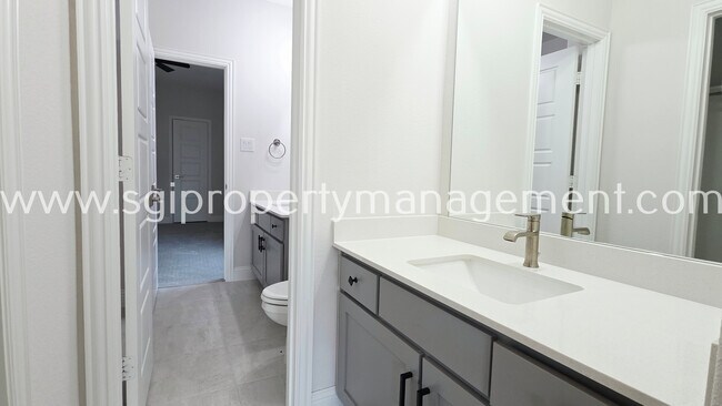 Building Photo - 10870 Grayhead Dr