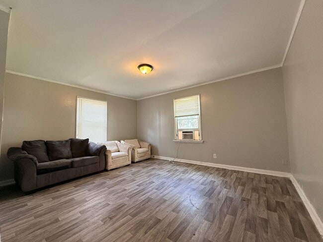 Building Photo - For Rent – 3 Bedroom / 1 Bathroom Home