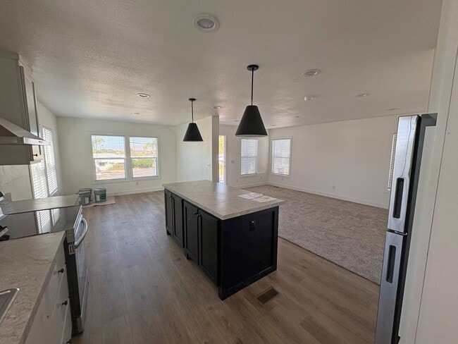 Building Photo - 1700 S State St