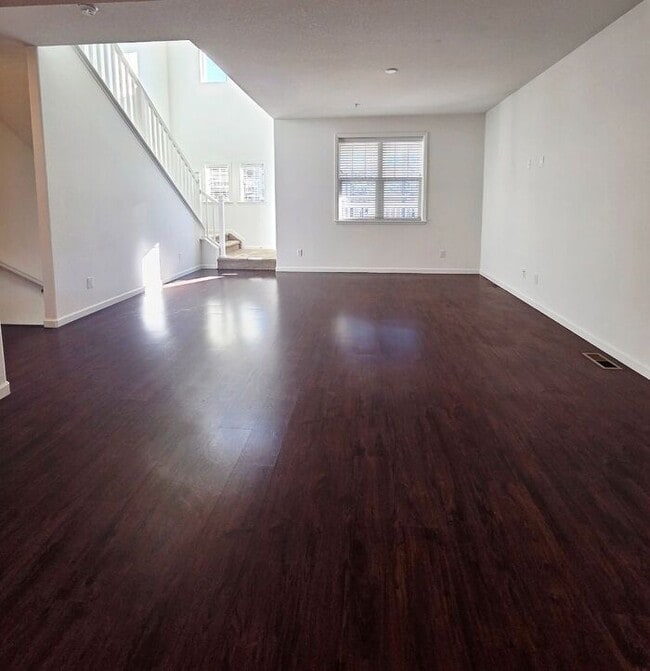 Building Photo - Charming, Spacious Townhome in a Prime Location | Move In Today & Save 50% on First Month