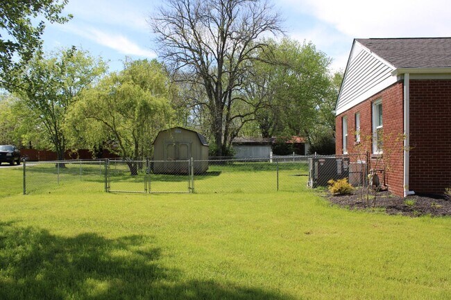 Building Photo - For Lease - 3 Bed, 1.5 Bath, 1600sqft, Sin...