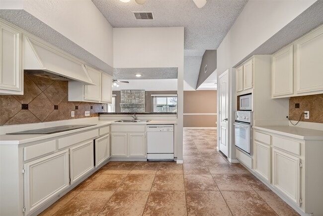 Building Photo - 11415 Chariot Dr