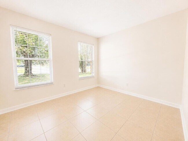 Building Photo - 2822 SW Giralda St