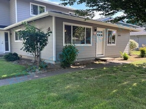 Building Photo - Charming 2-Bedroom Condo Oasis in Gresham – Cozy 780 Sq. Ft. Retreat!