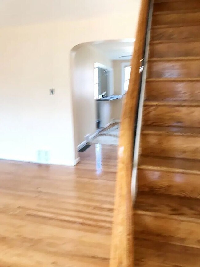 Building Photo - Stunning 3-Bedroom Townhome in East Oak Lane! Available NOW!