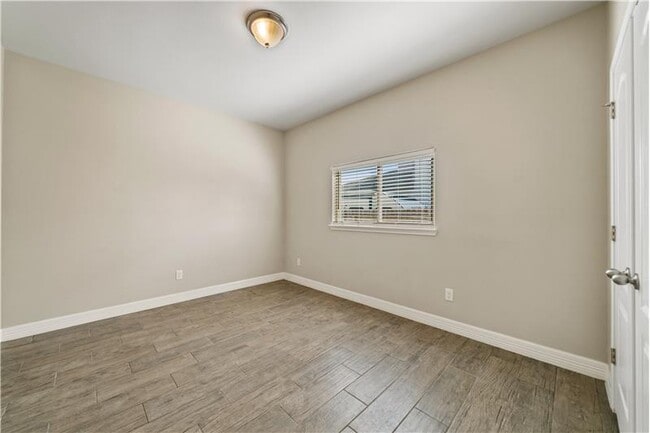 Building Photo - 7721 Dove Holw Dr
