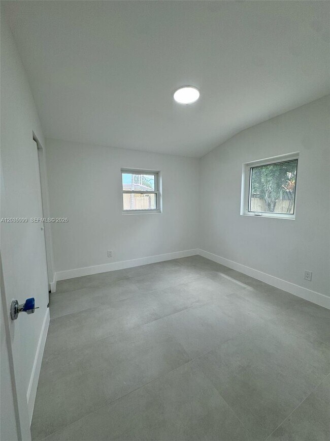 Building Photo - 4028 SW 49th Ct