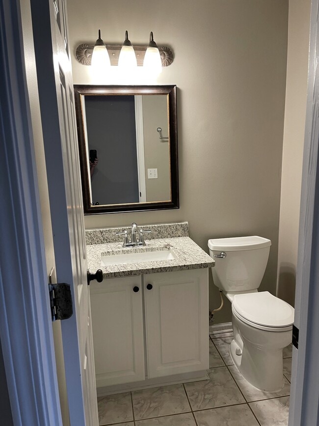 Building Photo - 3790 Oak Park Dr